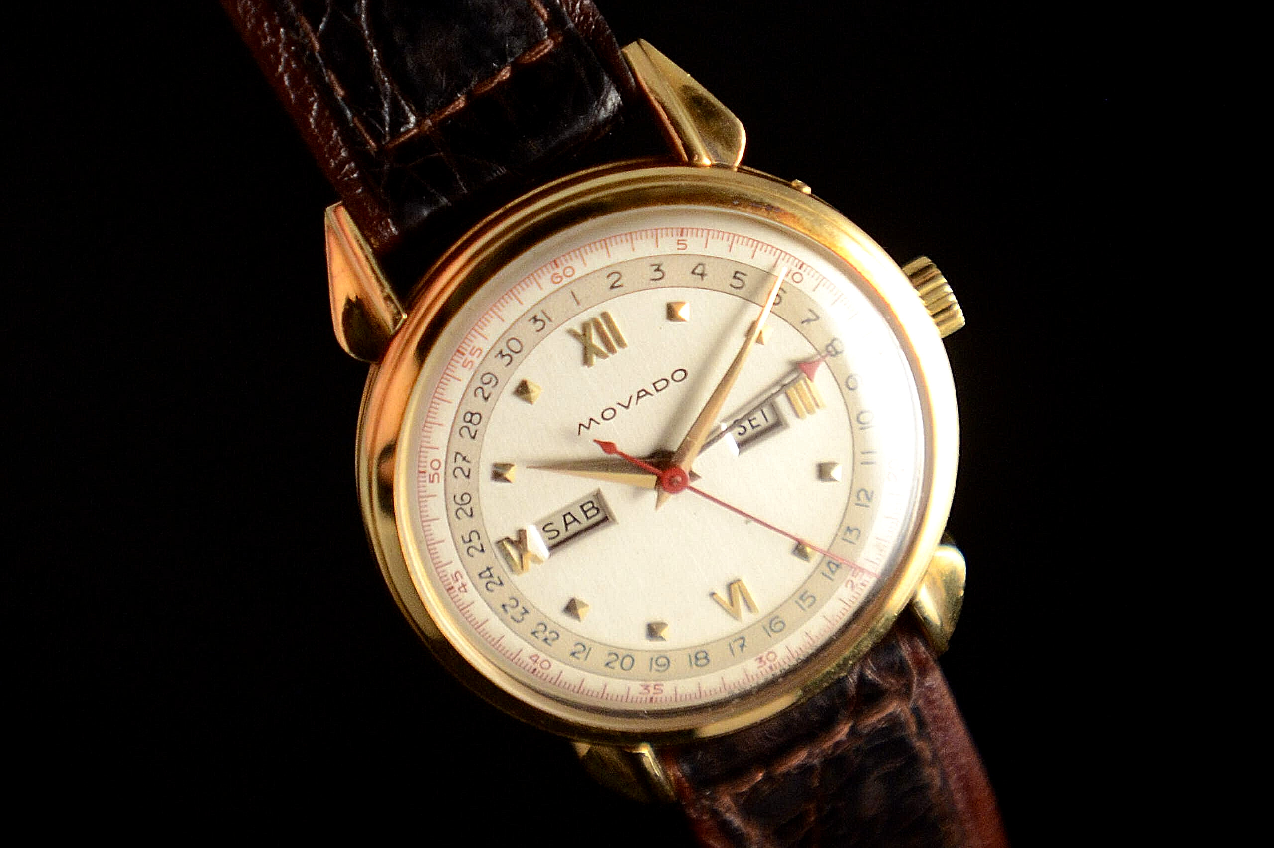 Movado Triple Calendar oro 18 kt Acciaio Usato 1950 mov01. Spedizione  gratuita in tutta Italia, permuta, resi gratuiti, consulenza e reperimento.  Mazzoleni Orologi.